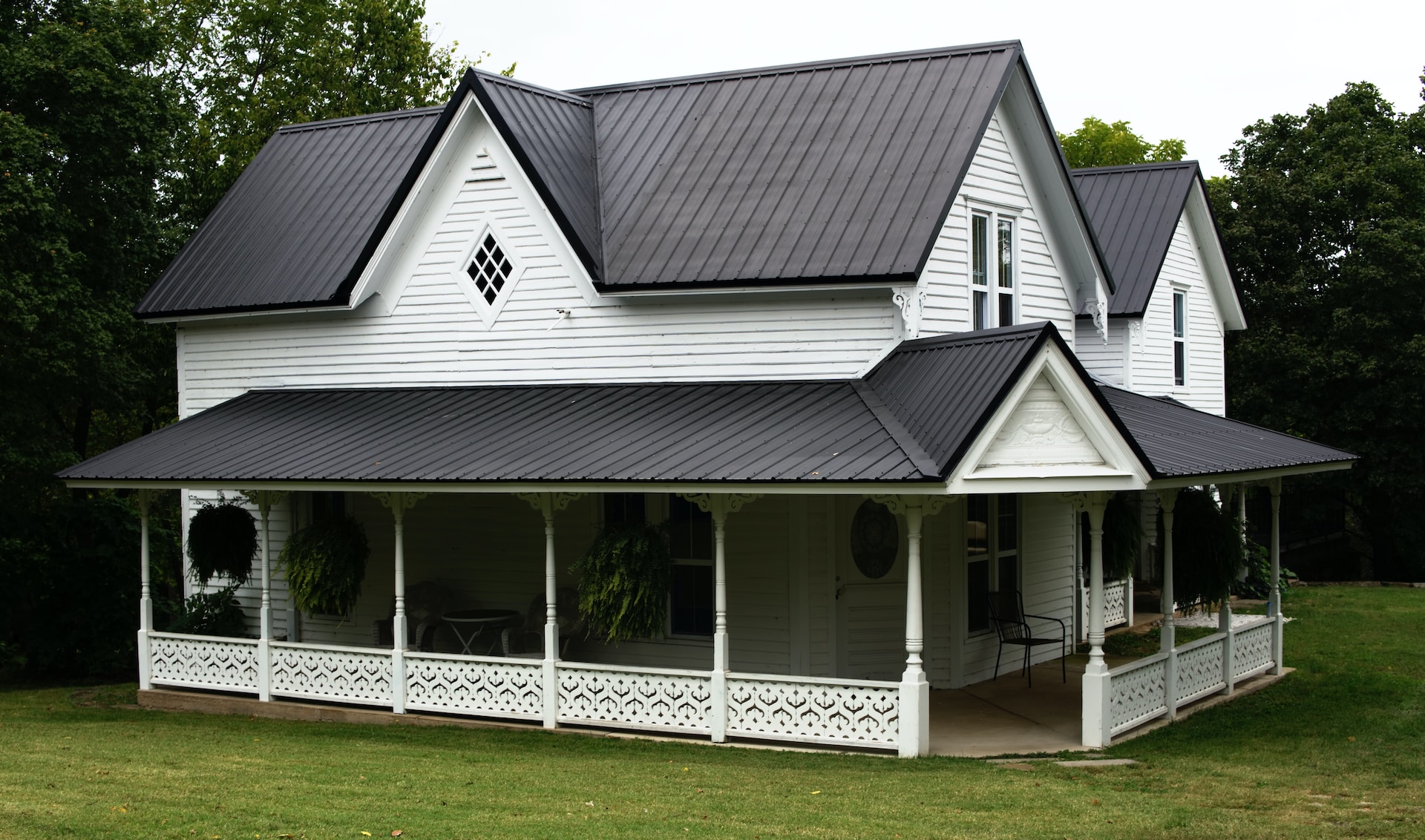 Choosing The Perfect Roof For A Modern Home   Black Metal Roof 