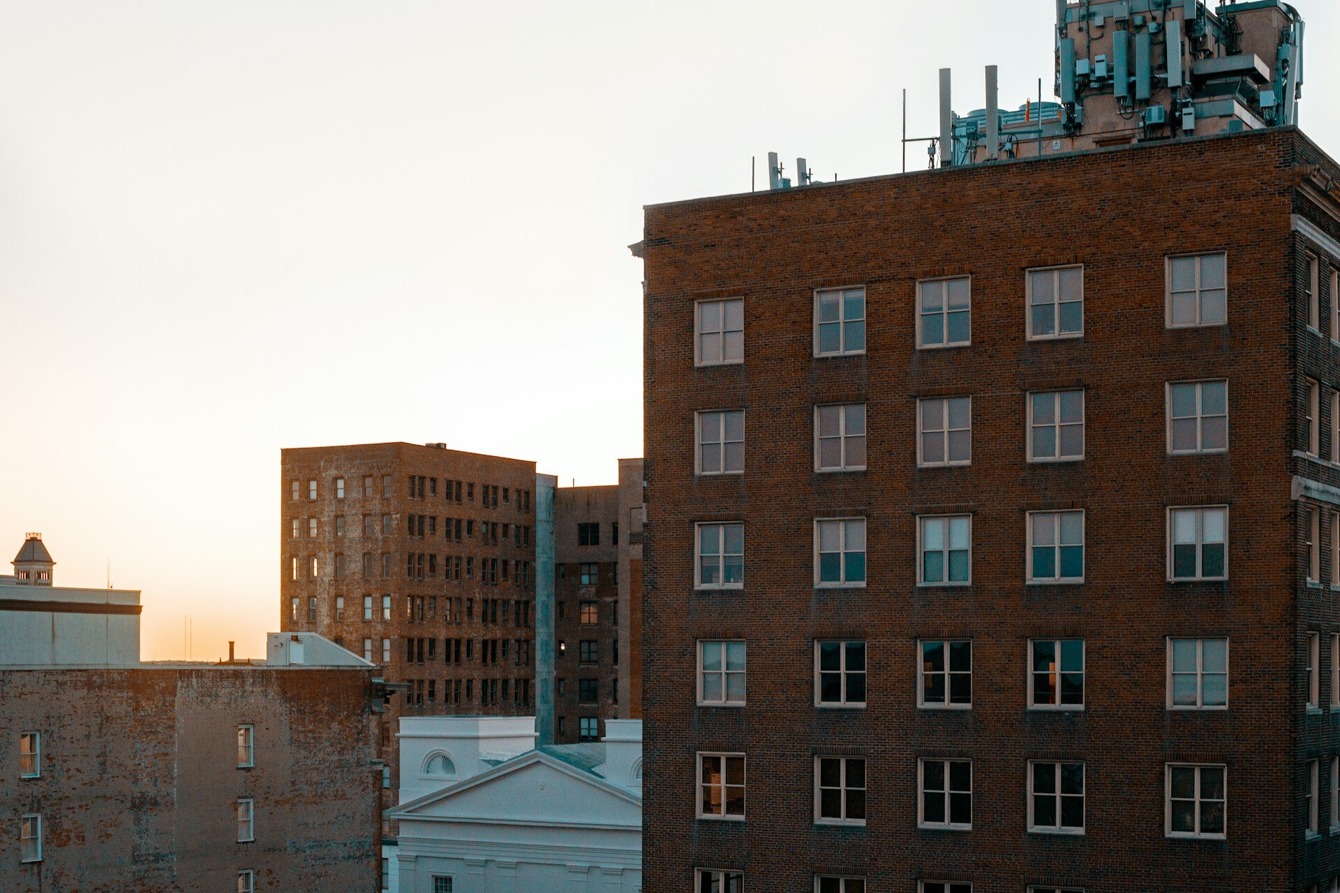 sunset behind buildings in savannah georgia